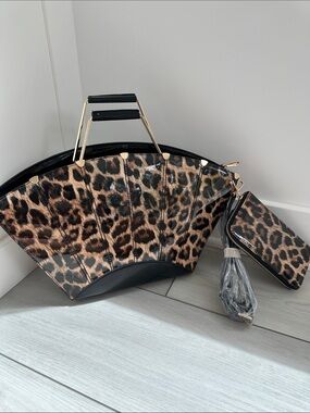 Leopard Print Fan Tote Bag with wristlet New!!!